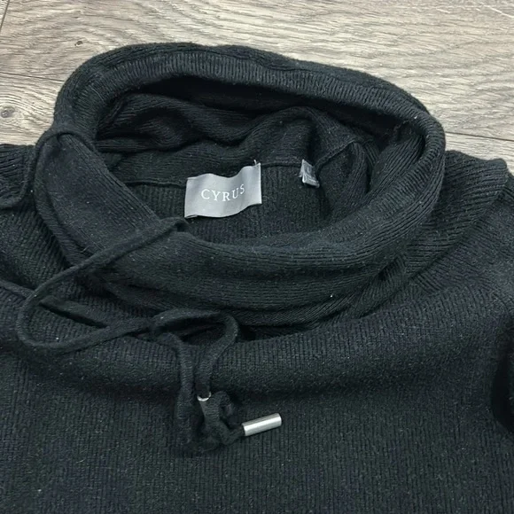 Cyrus Turtle Neck Knit - Picture 2 of 2